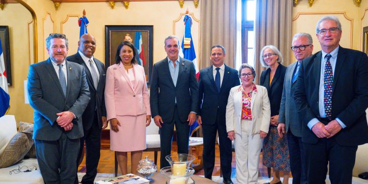 Presidente Abinader recibe visita de cortesía del presidente de la SCJ, Henry Molina en el marco de la Conferencia del Poder Judicial 2024