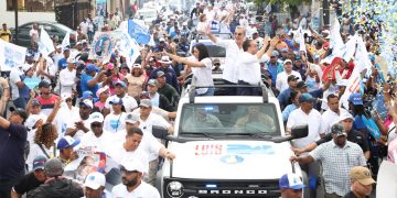 Miles de simpatizantes se lanzan a las calles del Distrito Nacional en apoyo de Abinader y candidatos congresionales