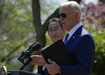Biden olvida a quién dirigirse y revela una lista de reporteros preseleccionados (VIDEO)