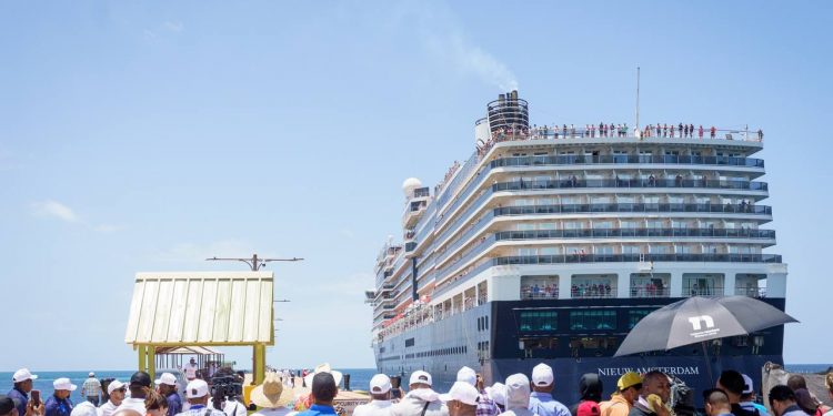 Cabo Rojo recibe su segundo crucero con aproximadamente 2 mil pasajeros