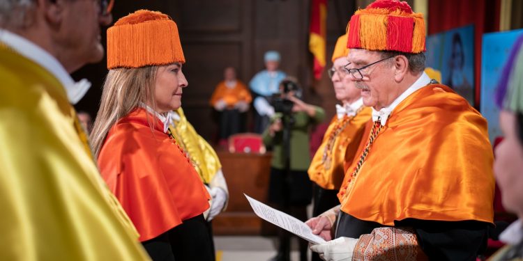 Carolina Mejía es investida como Académica de Honor en la Real Academia Europea de Doctores