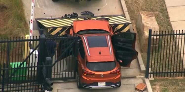 Conductor estrelló su vehículo contra la oficina principal del FBI en Atlanta