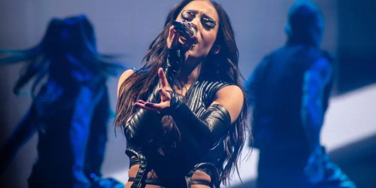 Danna Paola sufre ataque de pánico previo a la presentación de su disco