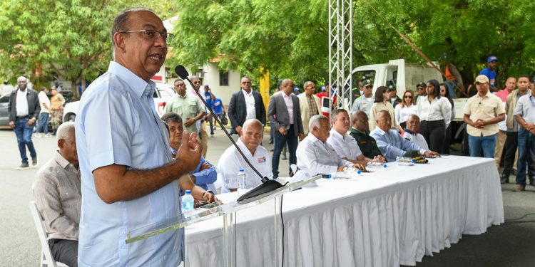 Deligne Ascención deja inaugurado el programa “Mi Autopista Limpia”