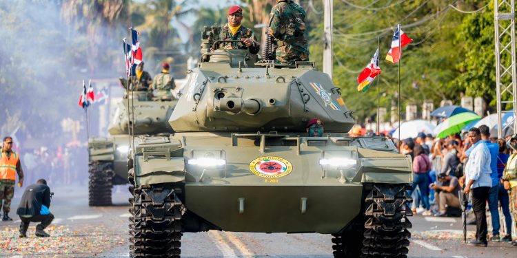 Presidente Abinader encabeza desfile en conmemoración del 180 aniversario de la batalla del 30 de marzo