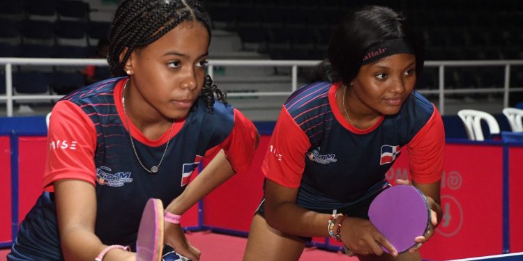 RD oro en dobles femeninos U-15 Tenis de mesa del Caribe