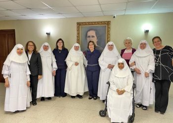 Fundación Huáscar Rodríguez Herrera renueva camas Centro Geriátrico Margarita Herrera