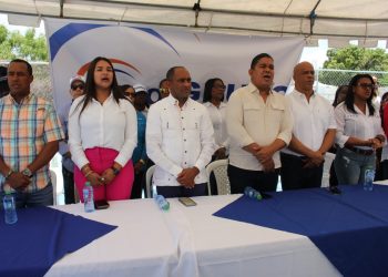 Grupo de los Cien juramenta a decenas de pastores evangélicos en Barahona