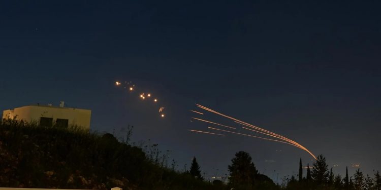 Irán lanza un ataque con decenas de drones contra Israel