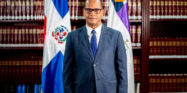 Juez de la SCJ destaca valor de la carrera judicial como pilar del Estado de Derecho y la calidad de la democracia