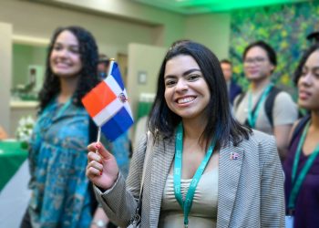 Jóvenes de RD interactúan con las últimas tendencias de tecnología digital en programa regional
