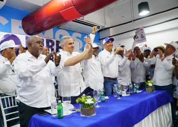 Miles de personas se suman al Movimiento No Mire Pa Atra en apoyo al Presidente Luis Abinader