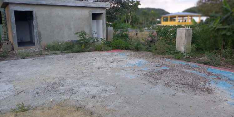 Obras gubernamentales por más de 400 millones de pesos se encuentran paralizadas en el municipio de Baitoa