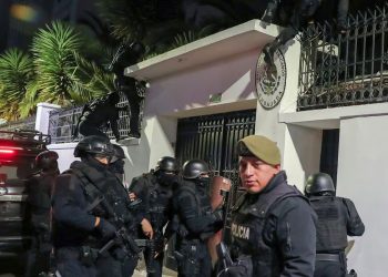 México rompe relaciones con Ecuador tras el asalto policial a su Embajada