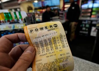 Mujer hispana fue la ganadora de los $1,080 millones sorteados en el Powerball