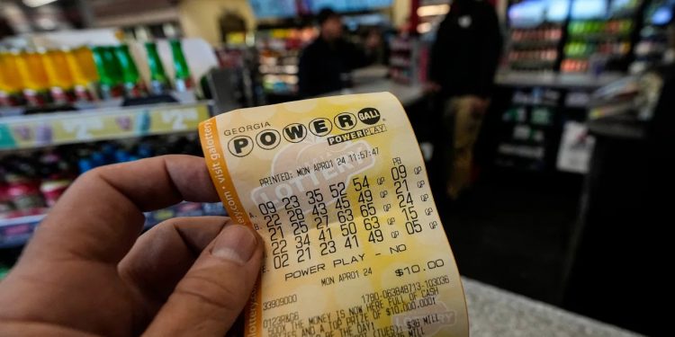 Mujer hispana fue la ganadora de los $1,080 millones sorteados en el Powerball
