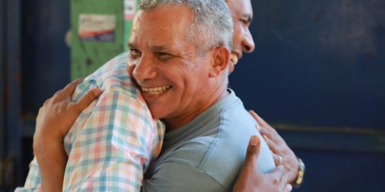 Miembro destacado Ramón Morel renuncia a Fuerza del Pueblo