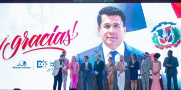 Reconocen a ministro de Turismo David Collado en el Chicago Salsa Bachata Festival