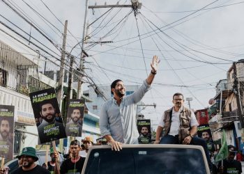 Robert Martínez formaliza inscripción como candidato a diputado ante la JCE