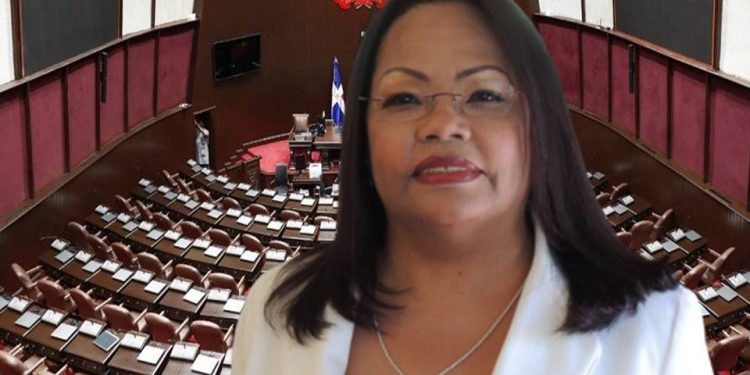 Diputada Servia Iris Familia llama a emprender campaña permanente de Moral y Cívica