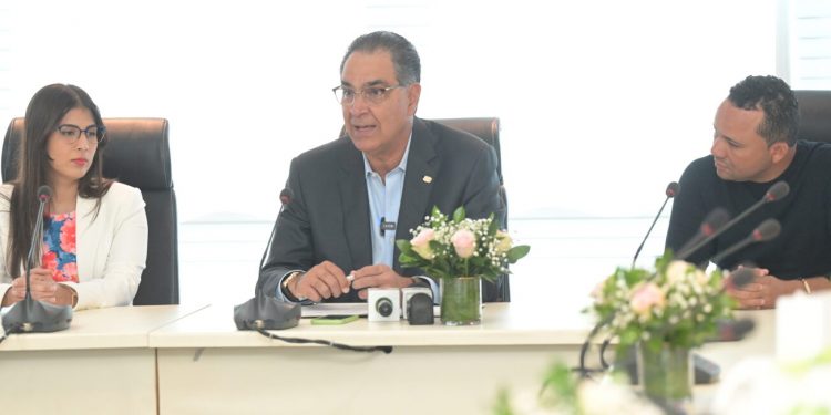 SeNaSa ofrece charla sobre “Bienestar y Salud Financiera” a comunicadores