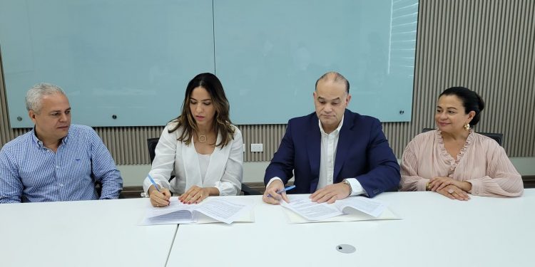 Santiago Turístico Bureau y Unión Gastronómica de Santiago firman acuerdo