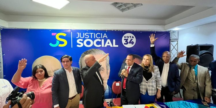 Juramentan a Silvio Durán presidente municipal de Justicia Social en Santiago