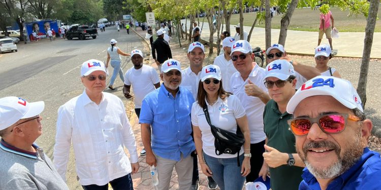 Taveras lanza movimiento F x 4+ en apoyo reelección presidente Abinader