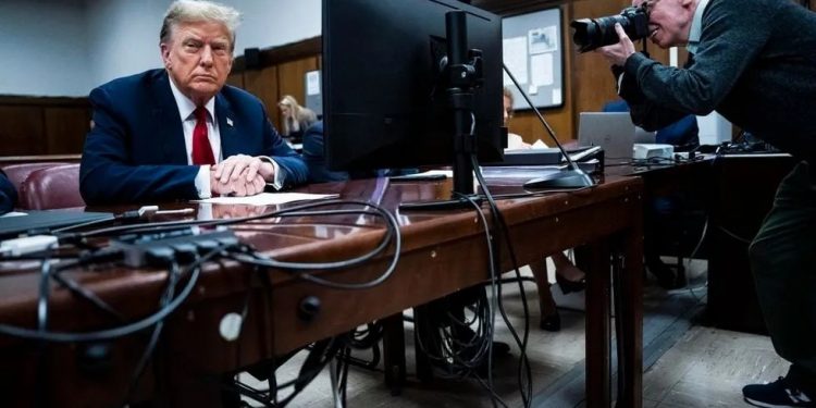 Trump asegura vivir una “persecución política” el primer día de su juicio penal en Nueva York