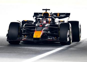 Verstappen bate por milésimas a Pérez y hace la pole en Japón; Sainz y Alonso en top 5