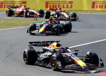 Verstappen reina en Japón F1 con Pérez y Sainz en el podio; Alonso, 6º