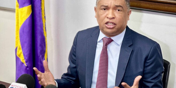 Yván Lorenzo solicita a la JCE se extienda el plazo para la entrega del duplicado de la Cédula de Identidad y Electoral sin retribución económica