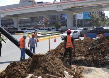 Coraasan avanza en trabajos de ampliación colector aguas residuales en Av. Juan Pablo Duarte