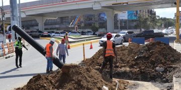 Coraasan avanza en trabajos de ampliación colector aguas residuales en Av. Juan Pablo Duarte