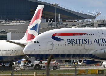 Dos aviones chocan en el aeropuerto más transitado de Europa (VIDEO)