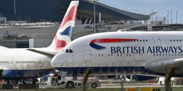 Dos aviones chocan en el aeropuerto más transitado de Europa (VIDEO)