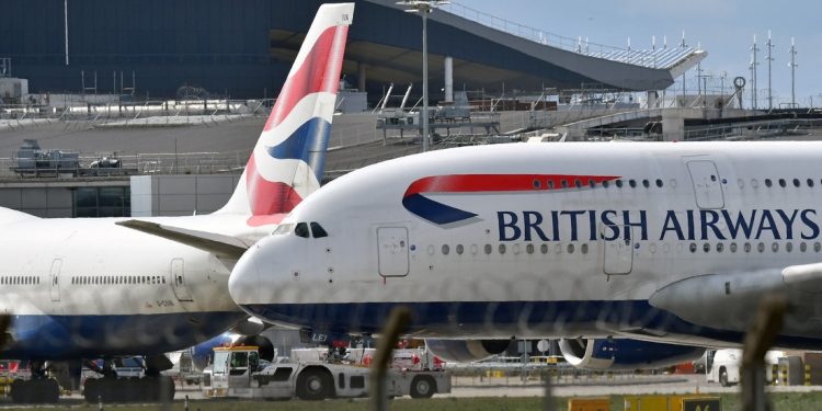 Dos aviones chocan en el aeropuerto más transitado de Europa (VIDEO)