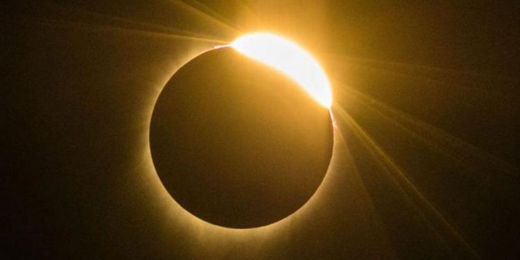 Dónde y cómo ver de forma segura el eclipse solar total que se extenderá desde México hasta el este de Canadá