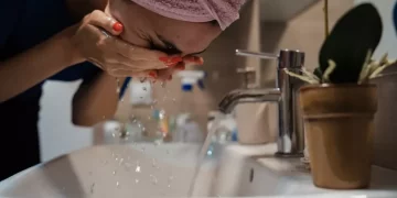 Seis errores a la hora de irse a la cama y que provocan acné