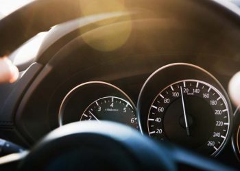 ¿A qué velocidad debes conducir para ahorrar gasolina?