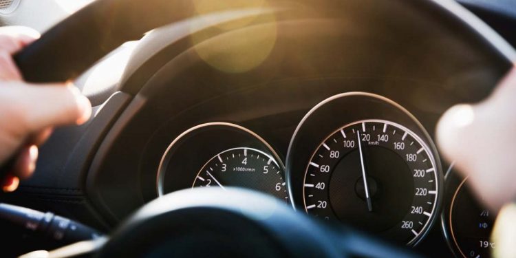 ¿A qué velocidad debes conducir para ahorrar gasolina?