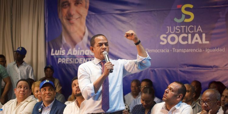 Justicia Social juramenta a Oliver Santos y a más de 500 dirigentes que pertenecían al PLD en San Cristóbal