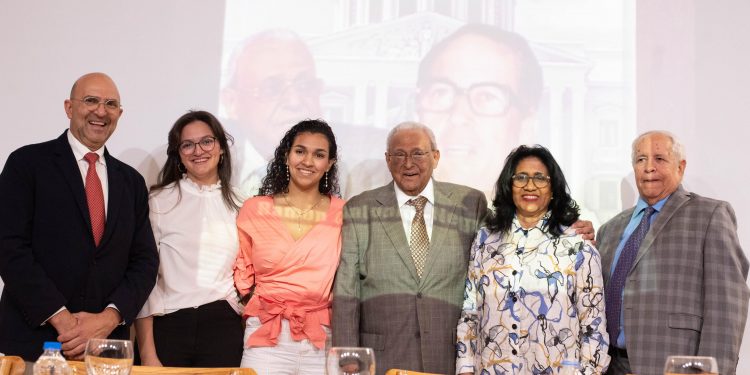 Negro Veras presenta el libro “El Presidente Jorge Blanco y yo”