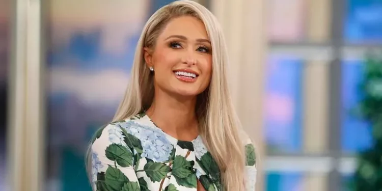 Paris Hilton presenta a su hija London Marilyn