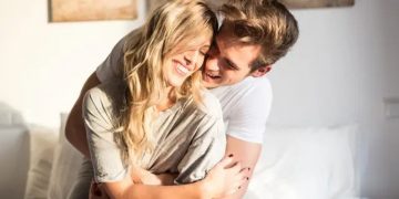 La primavera, el deseo sexual altera: una experta nos explica la razón