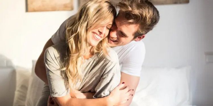 La primavera, el deseo sexual altera: una experta nos explica la razón
