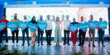 Abinader recibe apoyo de trabajadores de zonas francas del Cibao