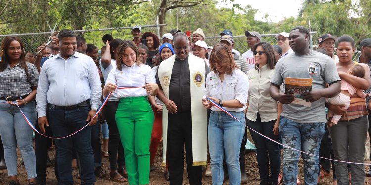 Nature Power Foundation y Banco BHD entregan acueductos a comunidades de El Limón y El Colorado 