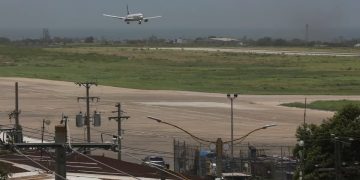 Aeropuerto de Puerto Príncipe reabre sus puertas mientras la violencia en Haití continúa