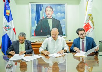 Alcalde Rodríguez firma acuerdo designa Santiago y Santo Domingo como sedes de la Copa Mundial Femenina Sub-17 en RD